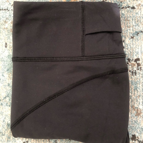 Capri Lululemon leggings - fishnet down the side - Picture 3 of 5